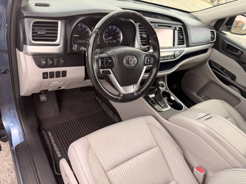 2017 Toyota Highlander LE Plus
