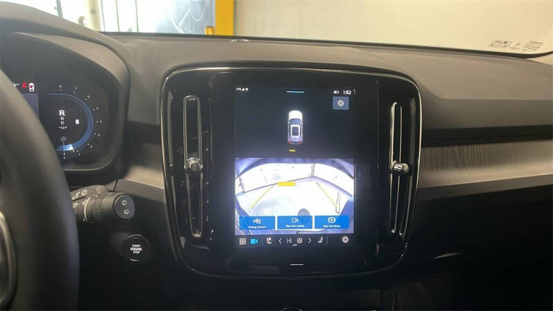 2025 Volvo XC40 B5 Core Bright Theme