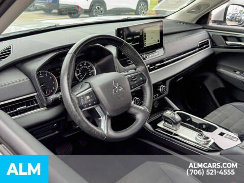 2025 Mitsubishi Outlander SE