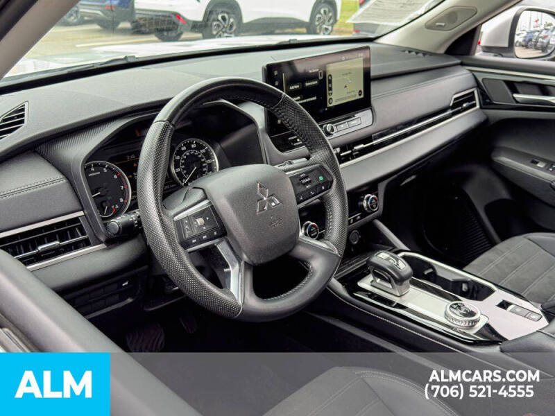 2025 Mitsubishi Outlander SE