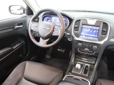 2022 Chrysler 300 Touring