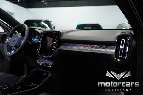 2023 Volvo XC40 B5 Plus Dark Theme