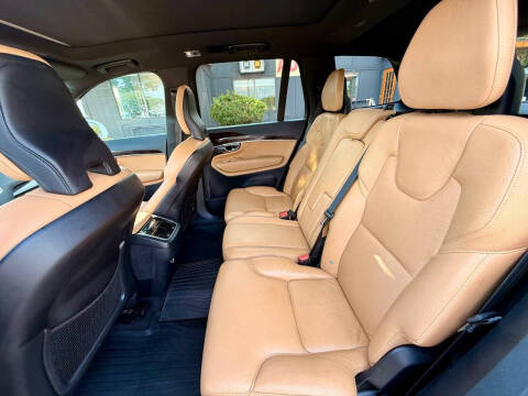 2019 Volvo XC90 T6 Momentum