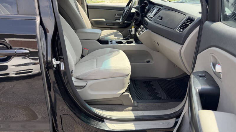2015 Kia Sedona LX