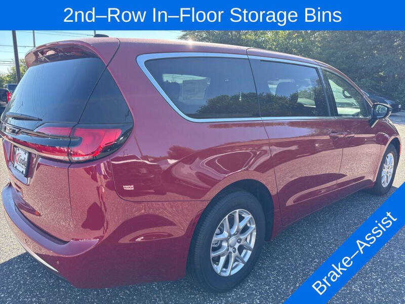 2027 Chrysler Pacifica Select