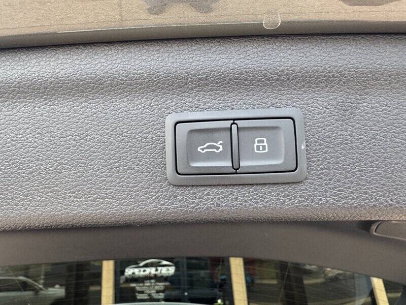 2021 Audi Q3 quattro S line Prem Plus 45 TFSI