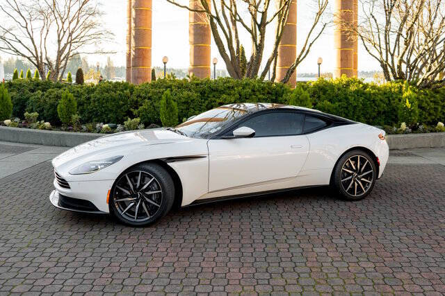 2019 Aston Martin DB11 28