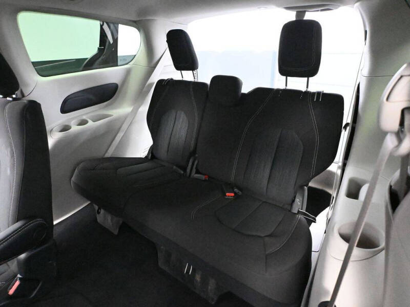 2022 Chrysler Voyager LX