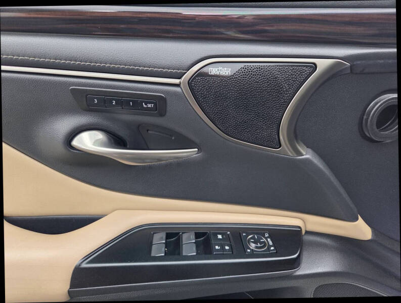 2020 Lexus ES 300h