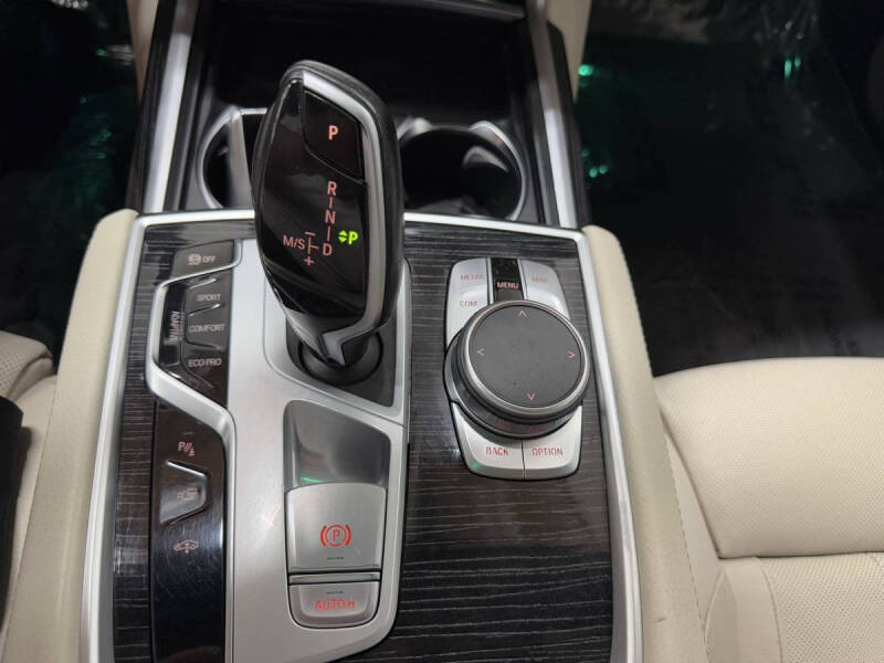 2022 BMW 7 Series 740i