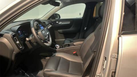 2025 Volvo XC40 B5 Plus Dark Theme