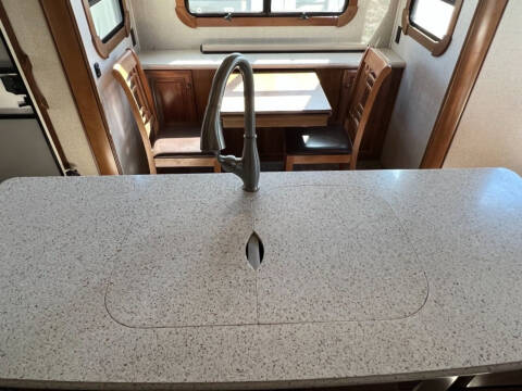 2018 Thor Motor Coach Redwood