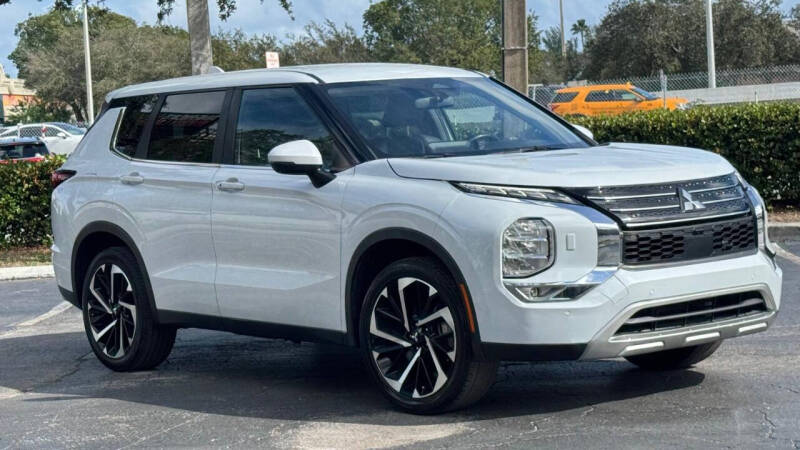 2022 Mitsubishi Outlander SE