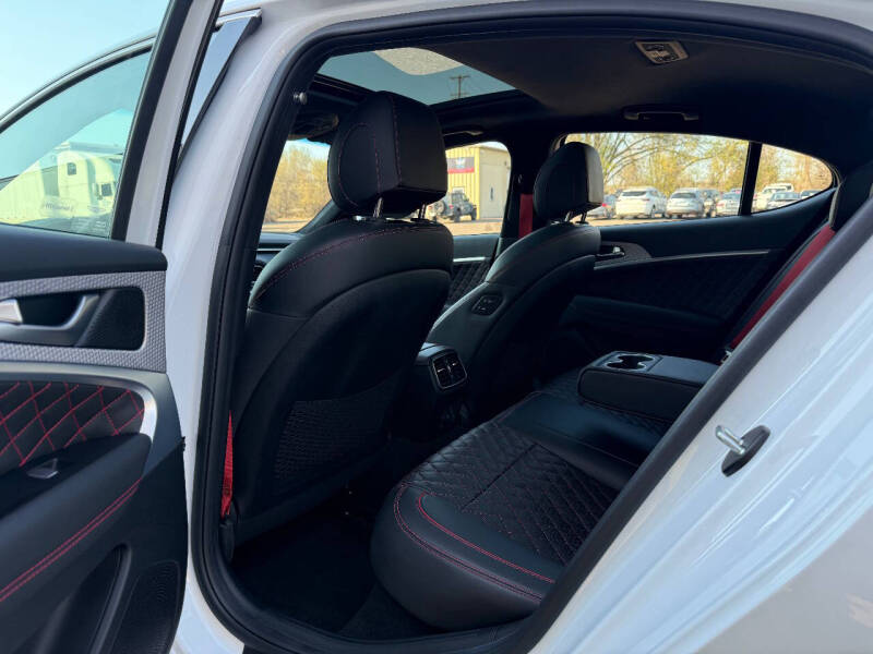 2023 Genesis G70 3.3T Standard