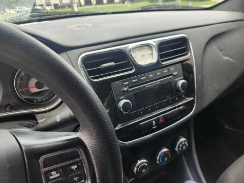 2012 Chrysler 200 LX