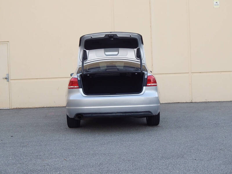 2014 Volkswagen Passat 1.8T Wolfsburg Edition PZEV