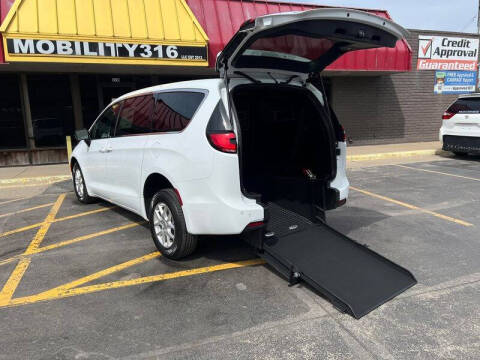 2024 Chrysler Pacifica Touring