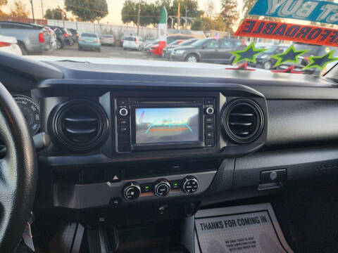 2017 Toyota Tacoma SR