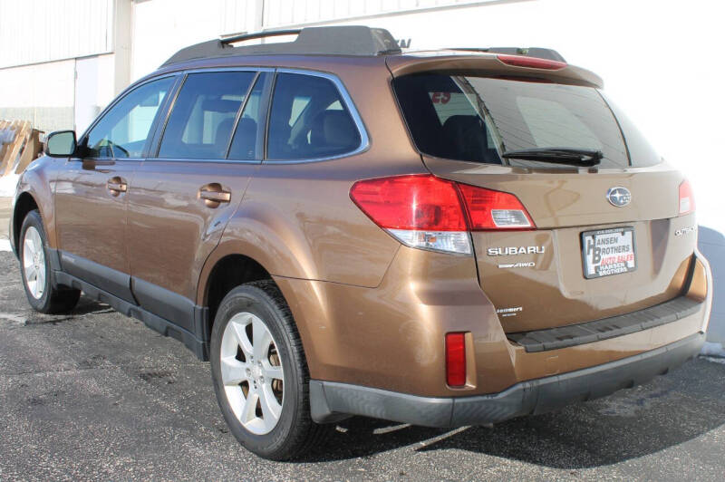 2013 Subaru Outback Premium photo 3