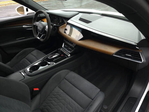 2022 Audi e-tron GT quattro Premium Plus