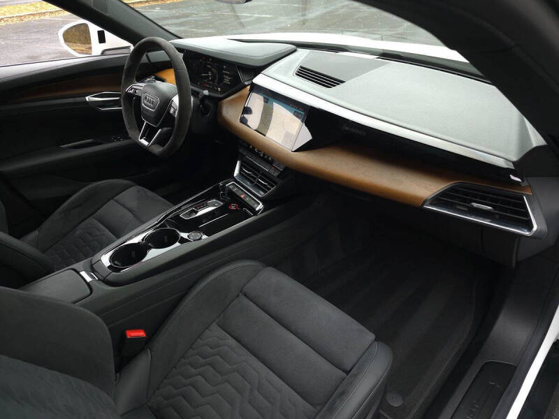 2022 Audi e-tron GT quattro Premium Plus