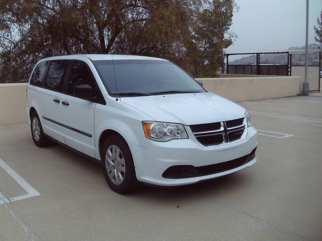 White 2016 Dodge Grand Caravan American Value Package American Value Package 4dr Mini-Van 2
