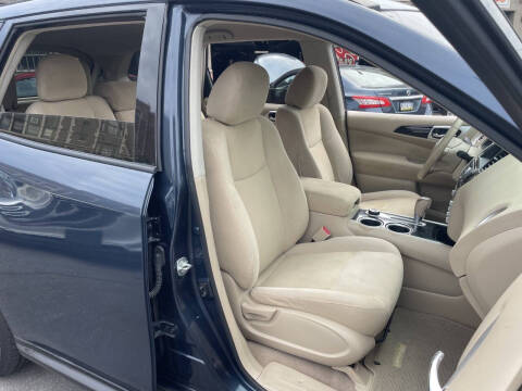 2013 Nissan Pathfinder SV