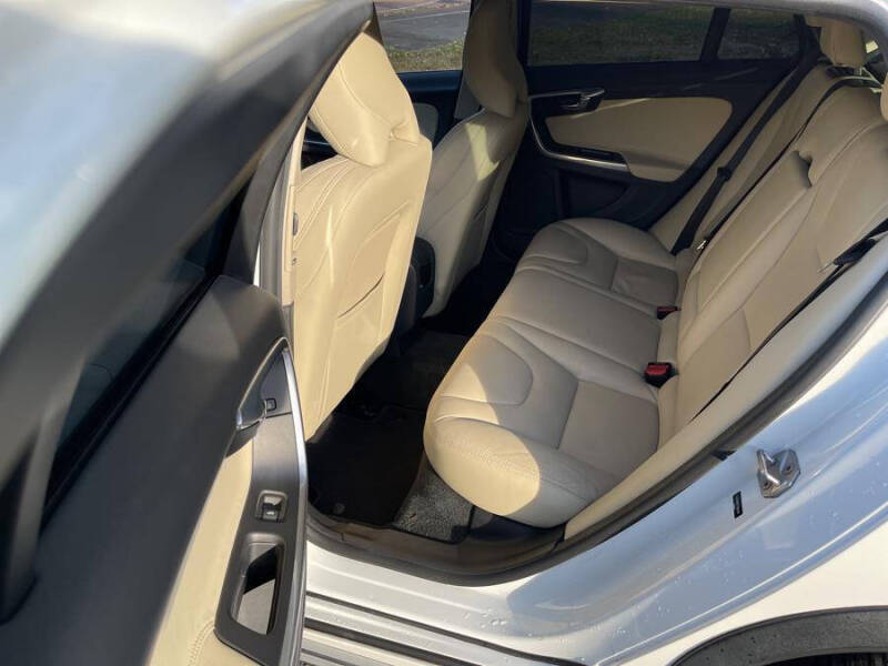 2015 Volvo V60 Cross Country T5