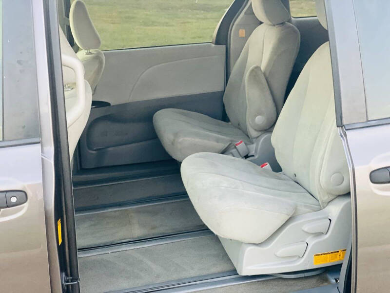 2013 Toyota Sienna L 7-Passenger