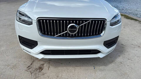 2020 Volvo XC90 T6 Momentum 6-Passenger