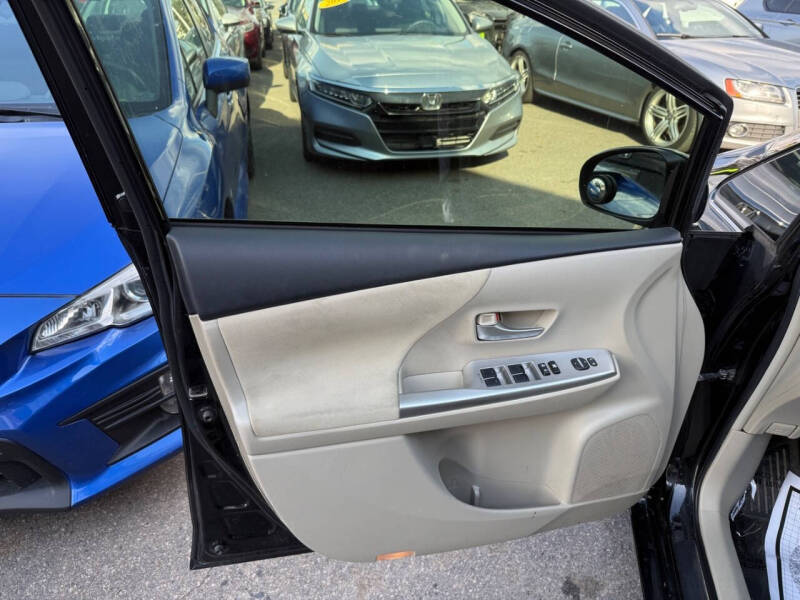 2012 Toyota Prius v Five