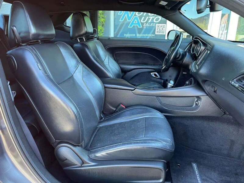 2015 Dodge Challenger SXT Plus