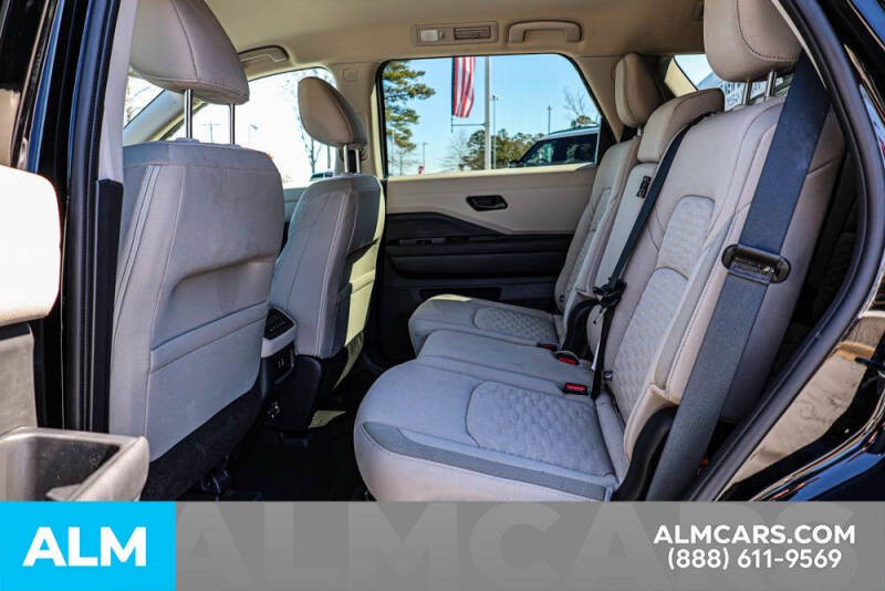 2024 Nissan Pathfinder SV