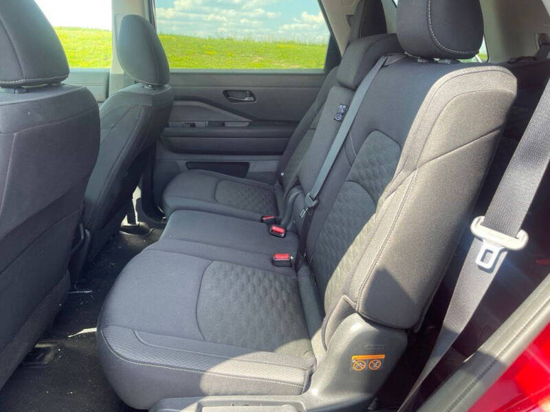 2024 Nissan Pathfinder SV
