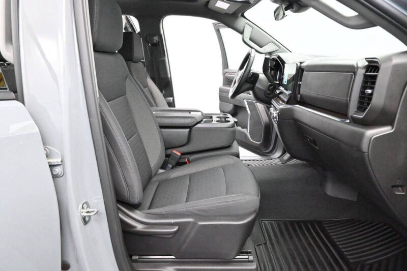 2024 GMC Sierra 1500 Elevation Standard