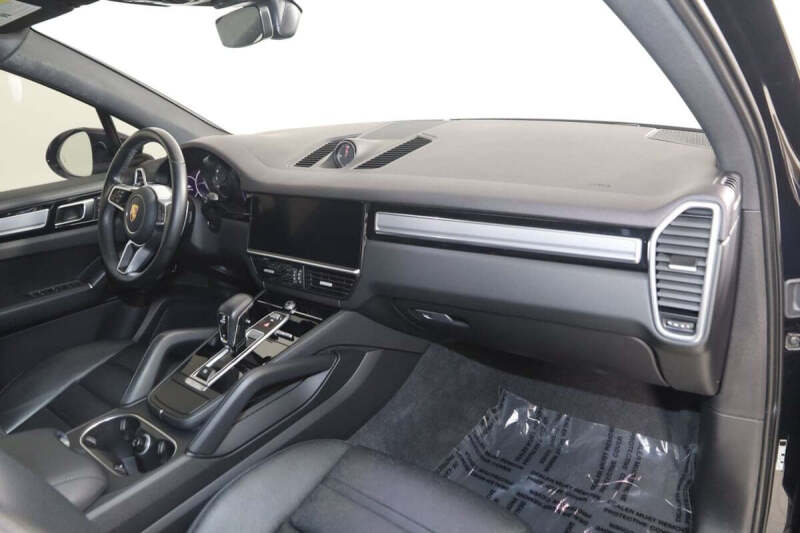 2023 Porsche Cayenne Platinum Edition