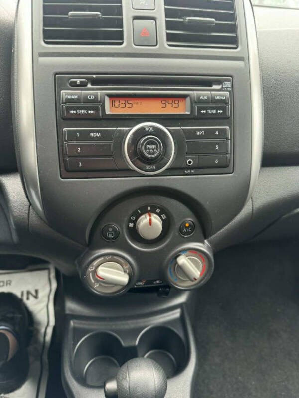 2012 Nissan Versa 1.6 SV
