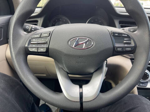 2019 Hyundai Elantra SE