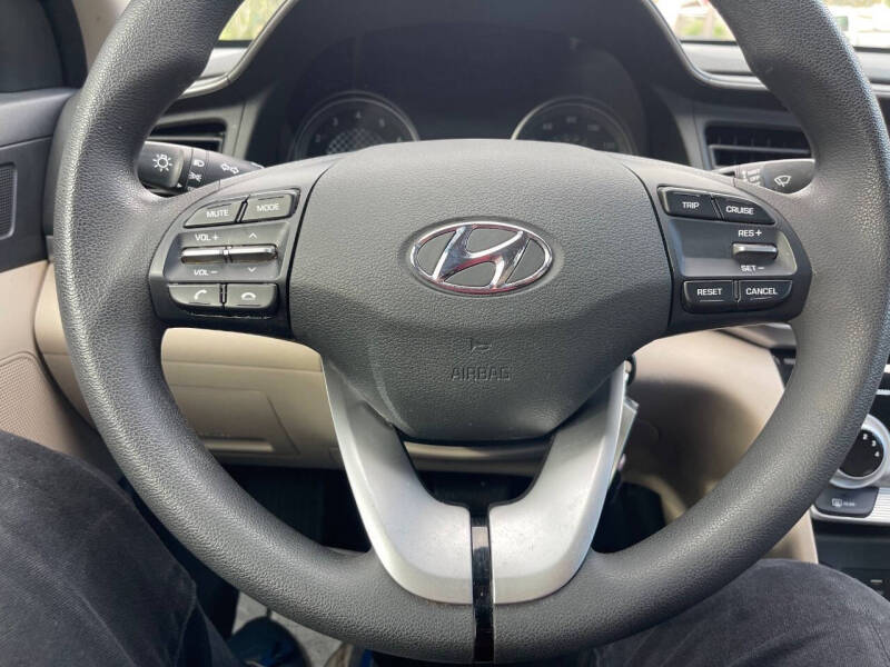 2019 Hyundai Elantra SE