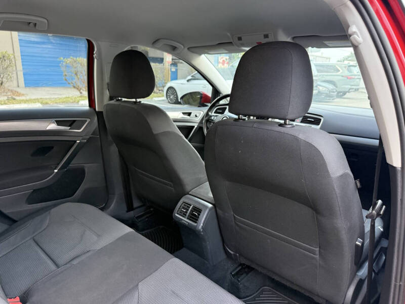 2017 Volkswagen Golf TSI S