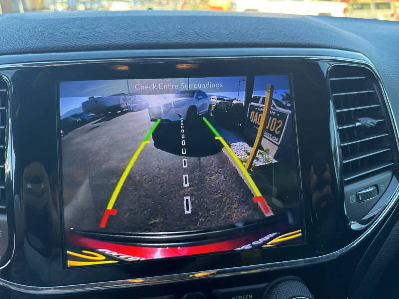 2019 Jeep Grand Cherokee Laredo