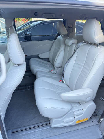 2014 Toyota Sienna XLE 8-Passenger