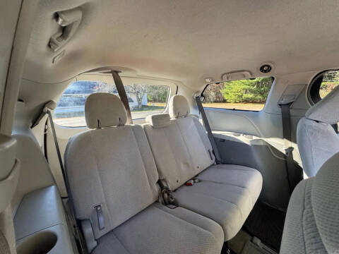 2014 Toyota Sienna LE 7-Passenger