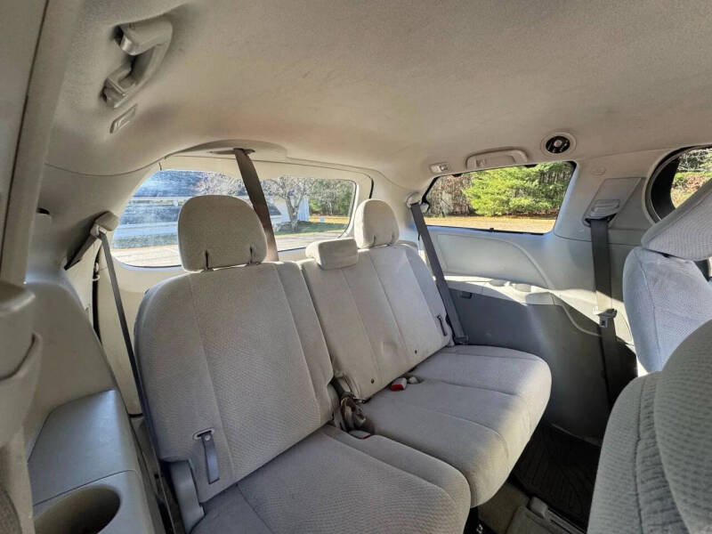 2014 Toyota Sienna LE 7-Passenger