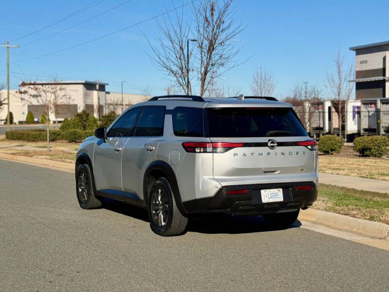 2022 Nissan Pathfinder SV