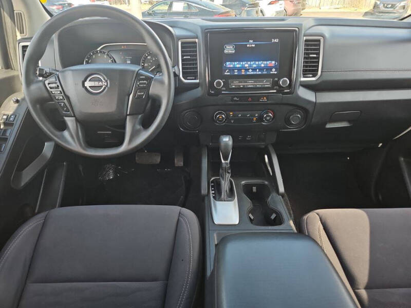 2023 Nissan Frontier SV