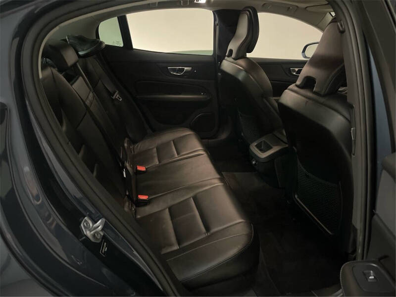 2020 Volvo S60 T5 Momentum