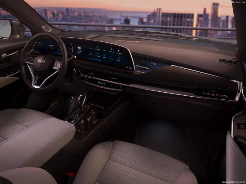 2025 Cadillac XT4 Premium Luxury