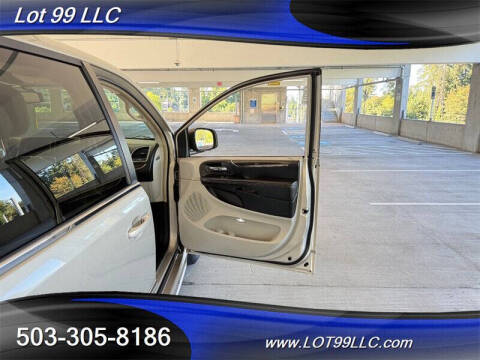 2013 Chrysler Town and Country Touring