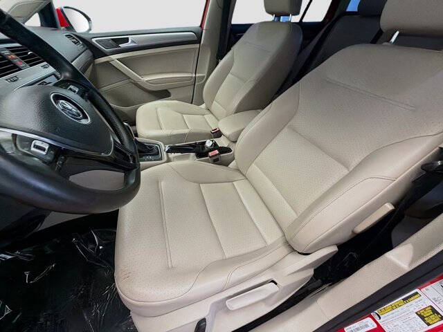 2017 Volkswagen Golf SportWagen